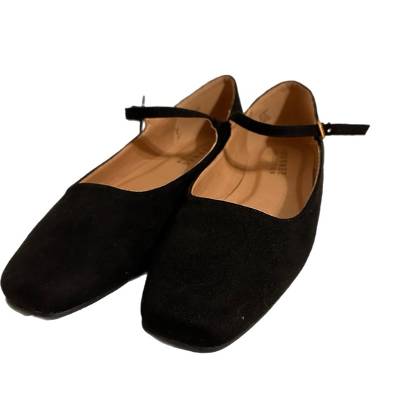 Journee Collection Flats - Picture 1 of 10